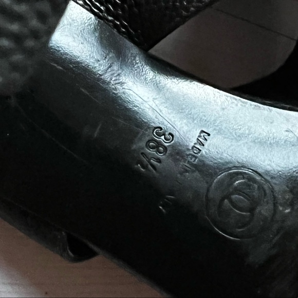 Authentic Chanel Slides- size 38.5- true to size- SUPER comfy - Picture 8 of 9